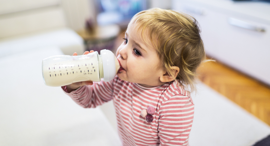 Bí quyết giúp mẹ chọn sữa tăng đề kháng cho bé 2 tuổi
